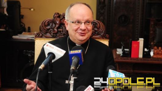 Kanclerz Kurii Opolskiej wydaje oświadczenie, a bp Andrzej Czaja prosi księży o wsparcie 