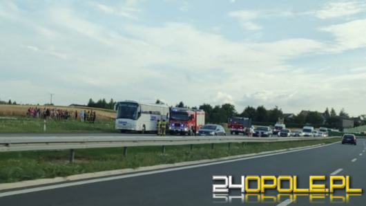 Pożar autobusu na A4. Ewakuowano 43 pasażerów, w tym 34 dzieci