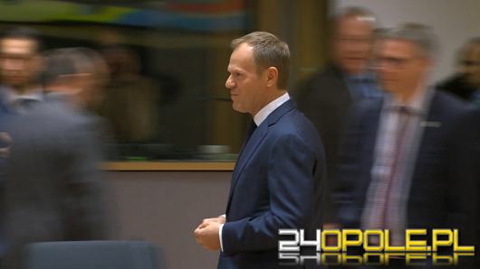 Tusk wzywa Kaczyńskiego na "udeptaną ziemię". Jest odpowiedź