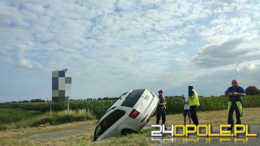 Mężczyzna stracił panowanie nad pojazdem i wpadł do rowu