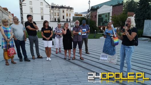 Spontaniczny protest na Placu Wolności w Opolu