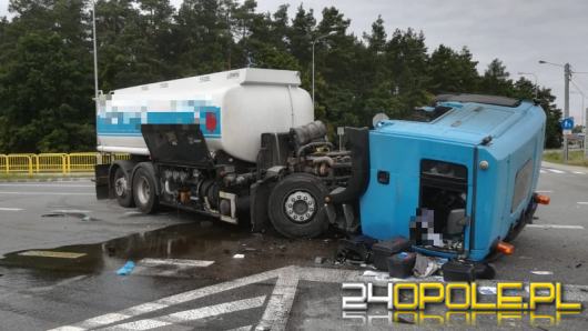 Dwa samochody ciężarowe zderzyły się w Myślinie
