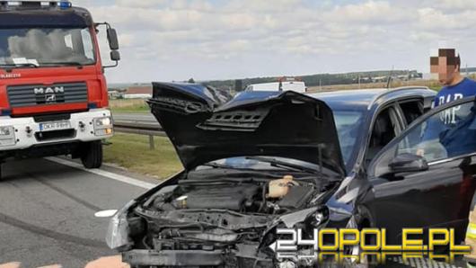 Samochód osobowy wjechał w naczepę samochodu ciężarowego na autostradzie A4