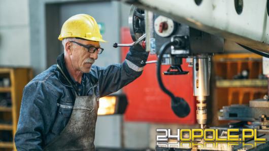 Emeryci i renciści będą mogli dorobić mniej. Nowe limity ZUS