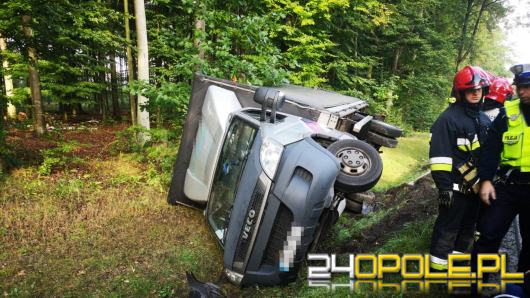 Wypadek na DK 11. Kierowca samochodu dostawczego trafił do szpitala