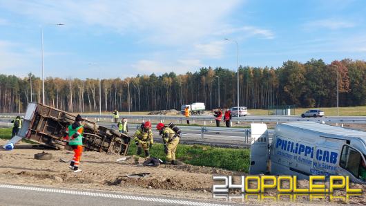 Kilkanaście zastępów straży, policja i helikopter na obwodnicy Niemodlina