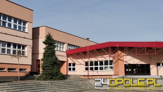 Czwarta fala koronawirusa się rozpędza. Na nauce zdalnej w Opolu ponad 350 uczniów 