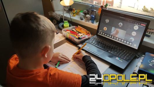 Blisko 600 uczniów skierowanych na kwarantannę