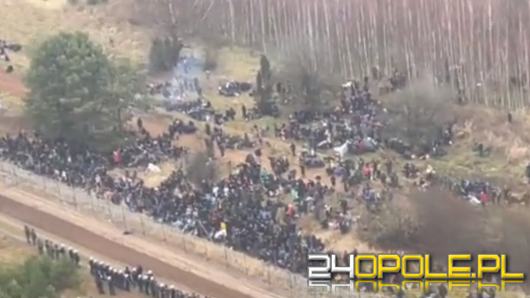 MON publikuje film, gdzie widać setki migrantów. Podniesiony został stan gotowości