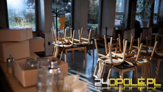 Już czas na lockdown? Polacy i wirusolog zabrali głos