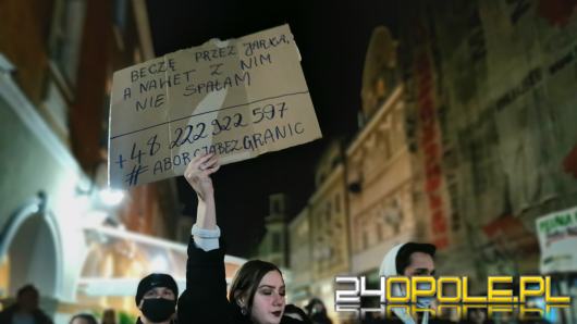 "Ani jednej więcej". Marsz dla Izy przeszedł wokół Rynku w Opolu