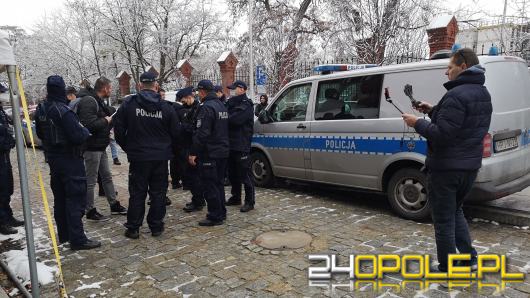 Awantura pod Sądem Rejonowym w Opolu. Poszło o maseczki