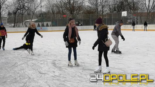 Można już korzystać z lodowiska "pod chmurką"