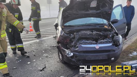 Bus zderzył się z samochodem osobowym na DK46 w Schodni