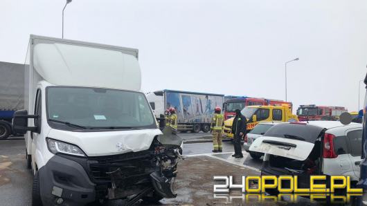 Kolizja ciężarówki, dostawczaka i osobówki w powiecie krapkowickim