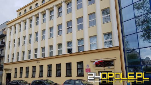 Dwóch mężczyzn weszło do prokuratury w Opolu, a następnie zamknęli się w toalecie