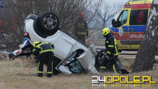 Czołowe zderzenie pojazdów w Chróścicach. Droga jest zablokowana
