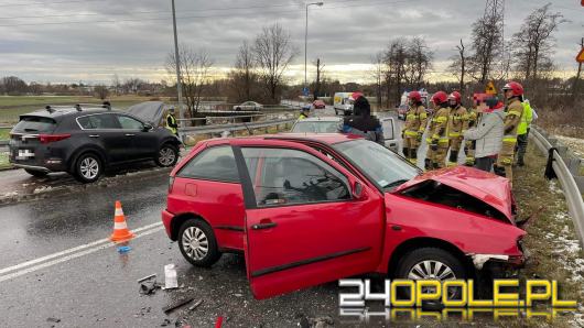 Zderzenie trzech samochodów na Niemodlińskiej w Opolu