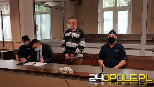 Brutalnie obezwładnili ochroniarza i dokonali kradzieży. Zapadł wyrok