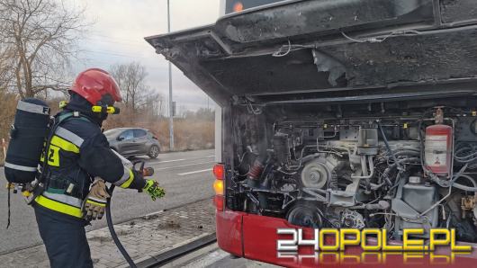 W autobusie MZK zapalił się silnik. Wezwano straż