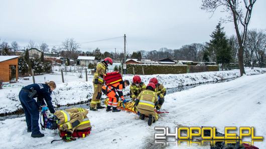 Strażacy interweniowali przy rzece. Wpadł do niej mężczyzna