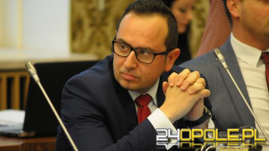 Radni PiS pytają o gazetę i portal prezydenta miasta Opola. Ostra wymiana zdań na sesji