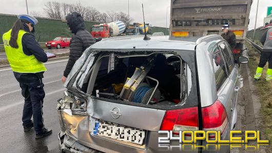 Zderzenie dwóch ciężarówek i osobówki na obwodnicy Opola