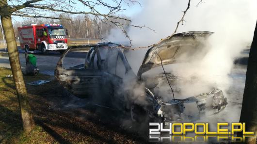 Kobieta jechała z dwójką dzieci, zatrzymała płonący pojazd i uniknęła tragedii