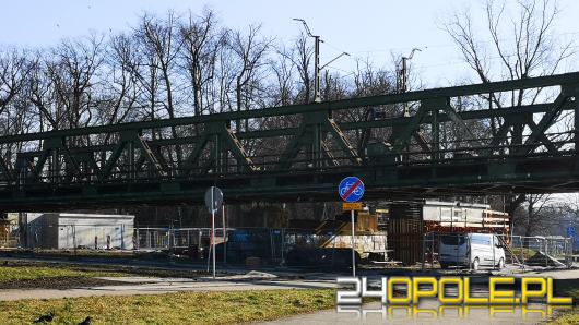 Wznowiono prace na moście kolejowym w Parku Nadodrzańskim. Zmiana planów!