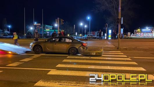 Zderzenie pojazdów na obwodnicy Opola. Poszkodowana kobieta trafiła do szpitala