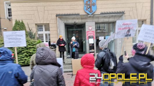 Rodzice protestują przeciw zdalnej nauce