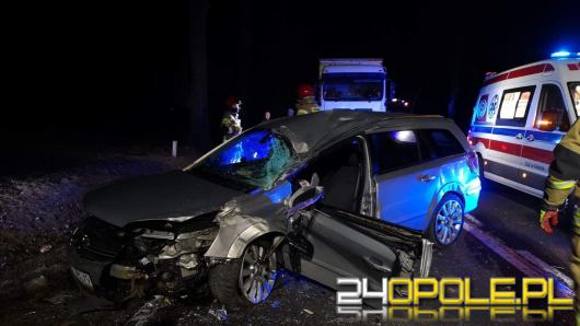 Wypadek na DK42 w powiecie oleskim. Kierowca ciężko ranny