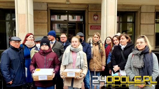 13 000 osób podpisało petycję rodziców przeciw zmniejszeniu subwencji na naukę niemieckiego
