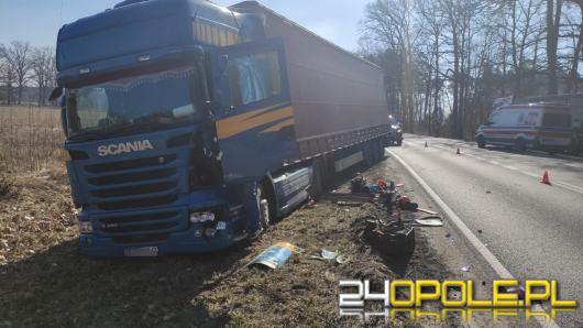 Wypadek na DK11 w powiecie oleskim. Poszkodowana matka z dwójką małych dzieci