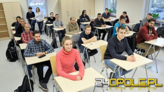Na Politechnice Opolskiej uchodźcy mogą nauczyć się języka polskiego