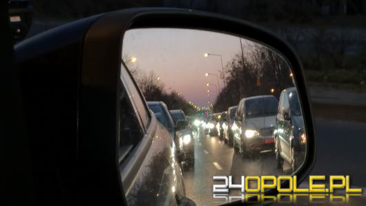 Samochodów jest coraz więcej. W większych miastach zmienią się numery rejestracyjne