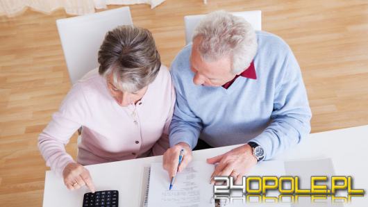 13 emerytura. Wiemy, kiedy ZUS wypłaci pieniądze emerytom i rencistom