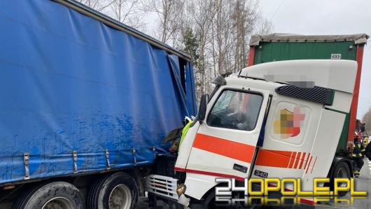 Zderzenie dwóch samochodów ciężarowych w powiecie krapkowickim