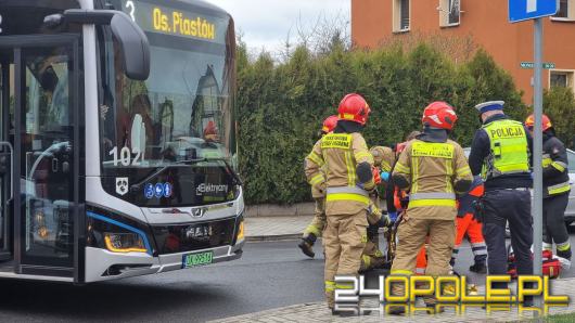 Autobus potrącił 85-latkę na pasach. Wypadek w Kędzierzynie-Koźlu