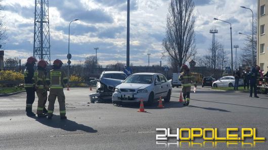 Zderzenie pojazdów na skrzyżowaniu w Opolu