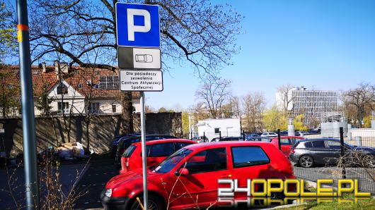 Mieszkańcy Krakowskiej z mandatami i blokadami za parkowanie...na nowym parkingu CAS