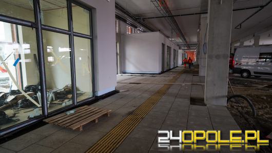 Trwają prace wykończeniowe w centrum przesiadkowym Opole Główne