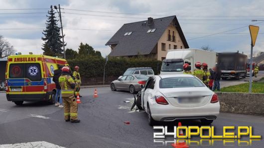 Zderzenie osobówki z samochodem ciężarowym w Ujeździe