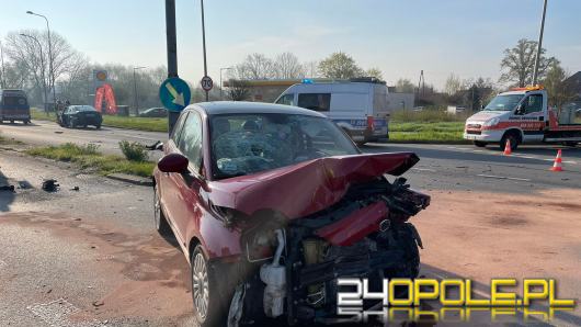 33-latka wjechała na skrzyżowanie na czerwonym świetle. Doszło do wypadku