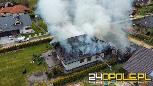7 zastępów straży walczyło z pożarem domu w Walidrogach