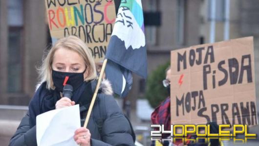 Nauczyciel pozywa posłankę PiS. W tle protesty Strajku Kobiet