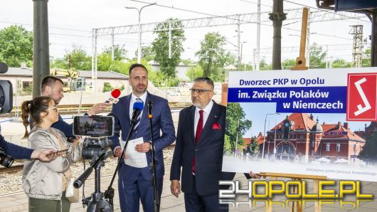 To pewne. Dworzec PKP w Opolu pod patronem "Związku Polaków w Niemczech" 