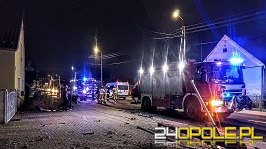 Kierujący osobówką wjechał w słup energetyczny. Miał dużo szczęścia