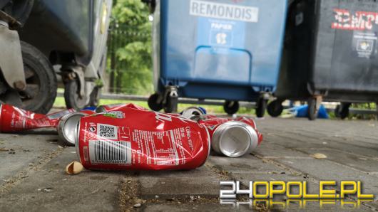 Koniec z "małpkami na ulicach". System kaucyjny obejmie nawet małe puszki i butelki