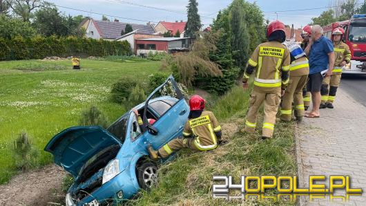 Zderzenie pojazdów na Prószkowskiej. Jeden pojazd w rowie